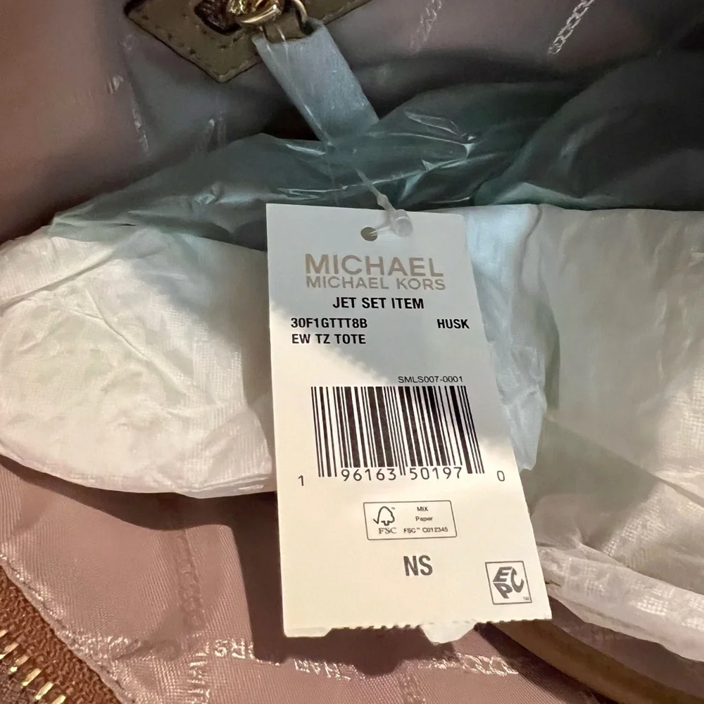 Michael Kors Jet Set Tote - Picture 8 of 9